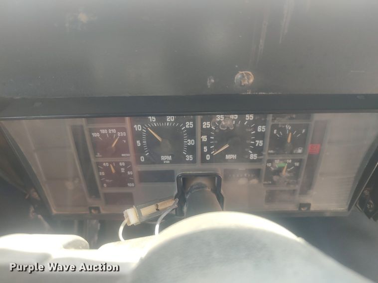 image for item DQ0469 1997 International 3800  school bus