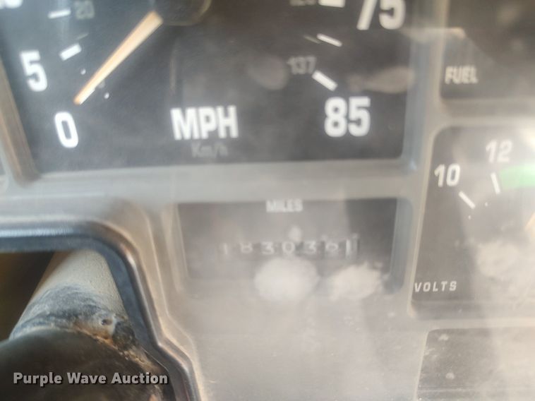 image for item DQ0469 1997 International 3800  school bus