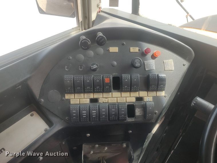 image for item DQ0469 1997 International 3800  school bus