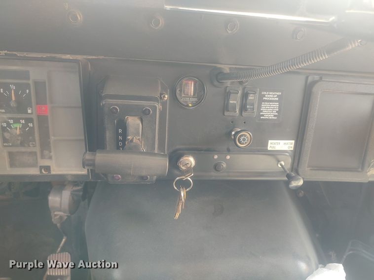 image for item DQ0469 1997 International 3800  school bus