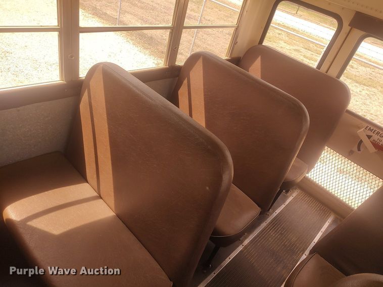 image for item DQ0469 1997 International 3800  school bus