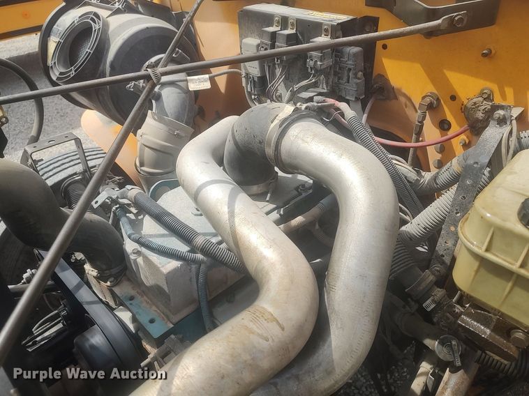 image for item DQ0469 1997 International 3800  school bus