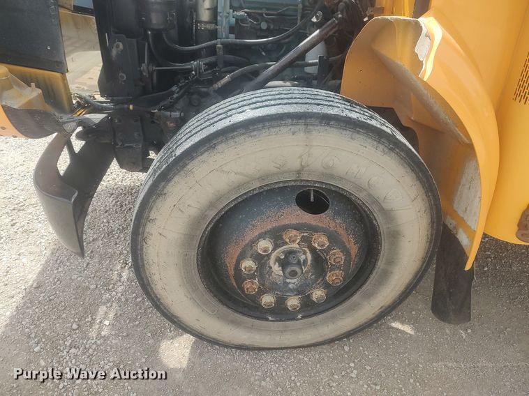 image for item DQ0469 1997 International 3800  school bus