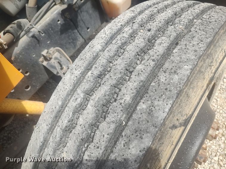 image for item DQ0469 1997 International 3800  school bus