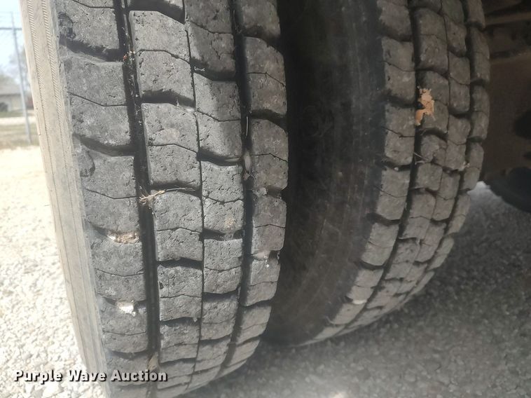 image for item DQ0469 1997 International 3800  school bus