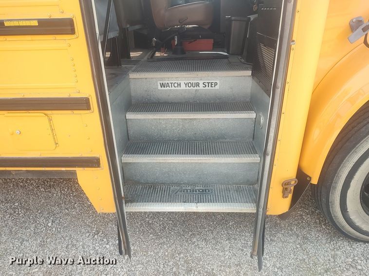 image for item DQ0470 1997 International 3800  school bus