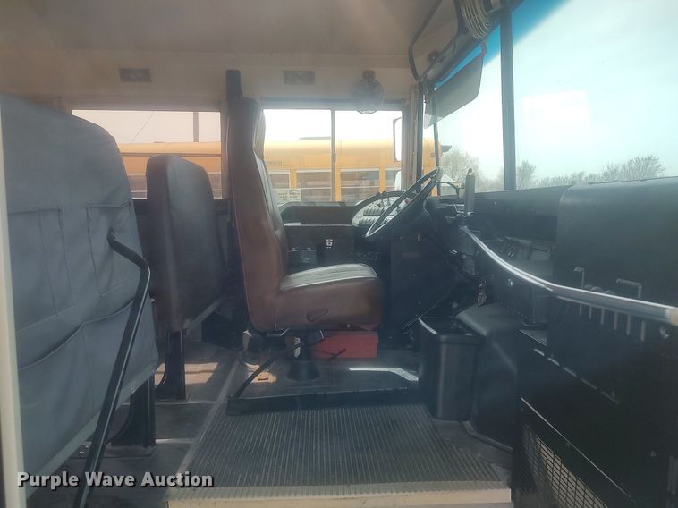 image for item DQ0470 1997 International 3800  school bus