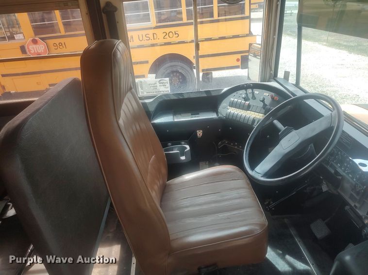 image for item DQ0470 1997 International 3800  school bus