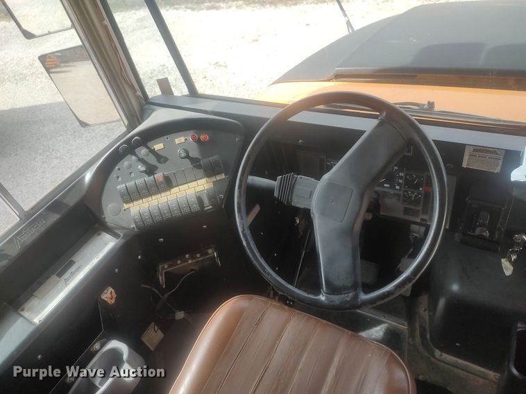 image for item DQ0470 1997 International 3800  school bus