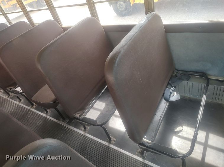 image for item DQ0470 1997 International 3800  school bus