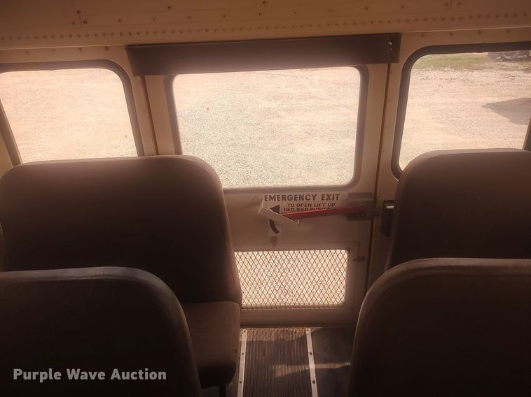 image for item DQ0470 1997 International 3800  school bus