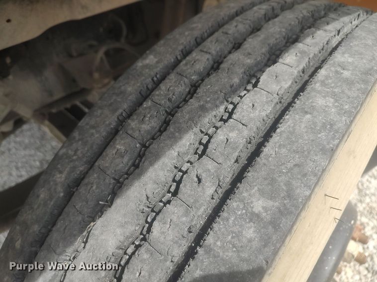 image for item DQ0470 1997 International 3800  school bus