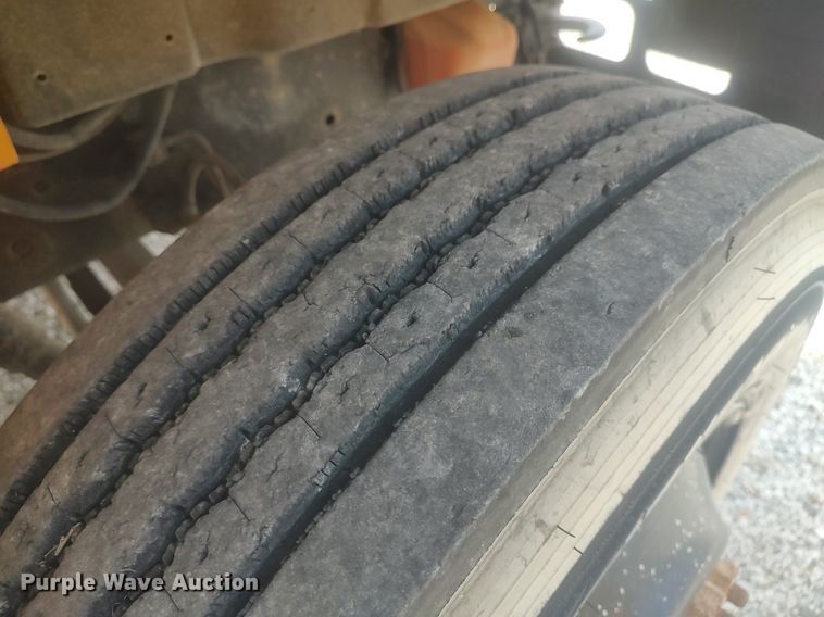 image for item DQ0470 1997 International 3800  school bus