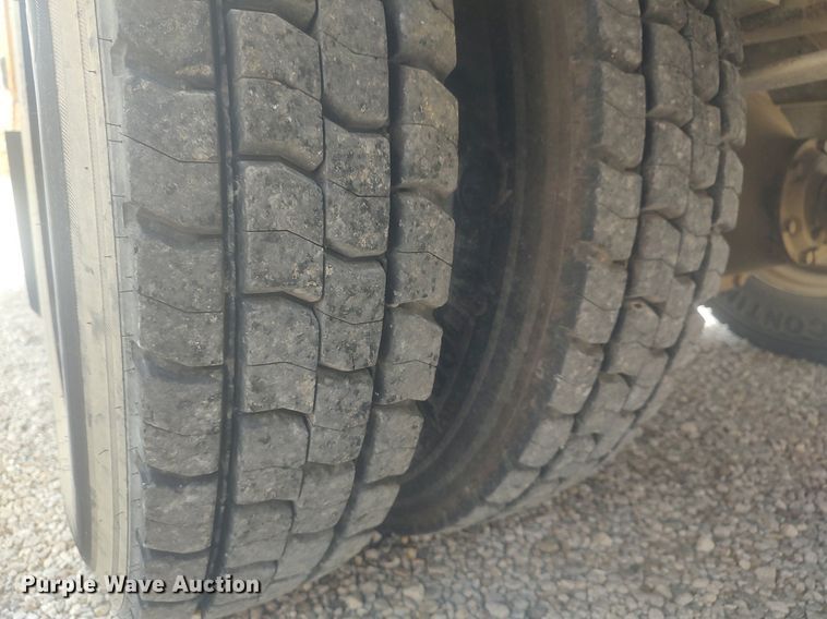 image for item DQ0470 1997 International 3800  school bus