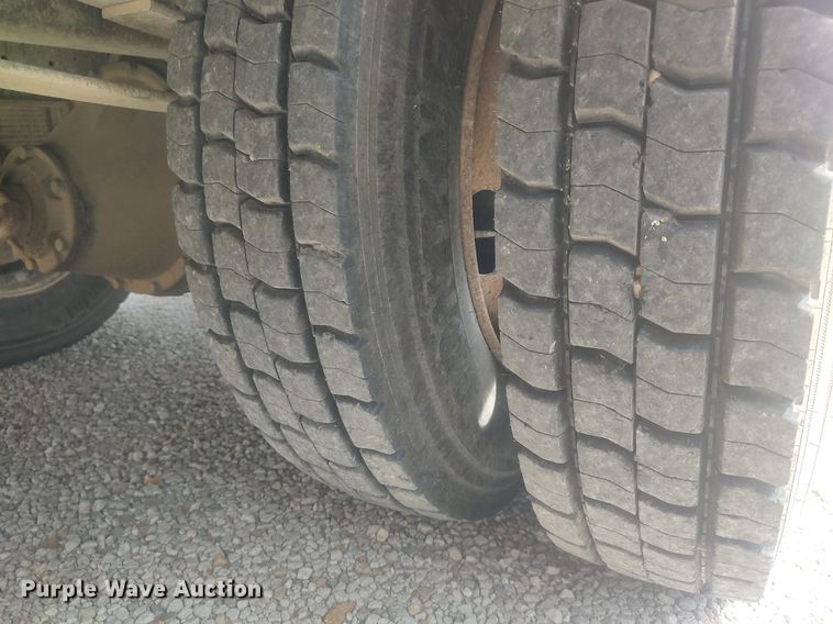 image for item DQ0470 1997 International 3800  school bus