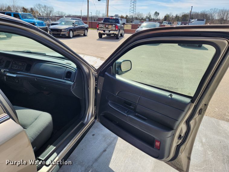 image for item JB9485 2011 Ford Crown Victoria Police Interceptor