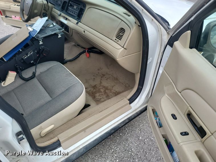 image for item JL9323 2008 Ford Crown Victoria Police Interceptor