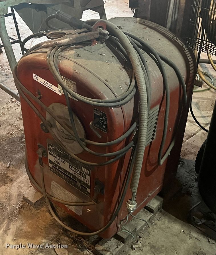 image for item KR9367 Lincoln Idealarc 250  welder