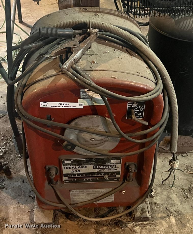 image for item KR9367 Lincoln Idealarc 250  welder