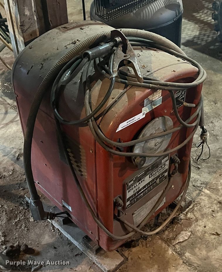 image for item KR9367 Lincoln Idealarc 250  welder