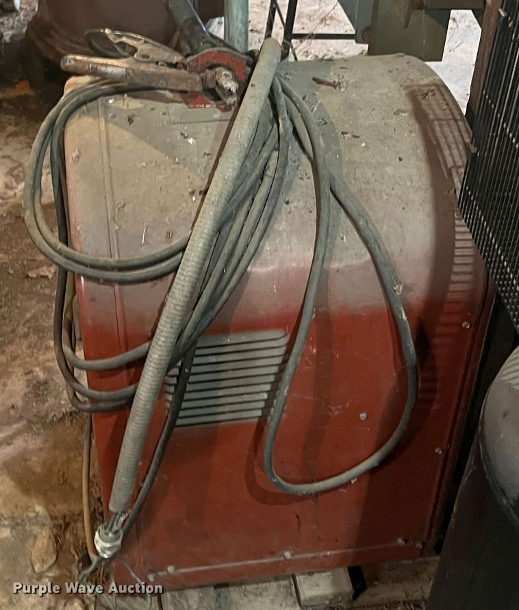 image for item KR9367 Lincoln Idealarc 250  welder