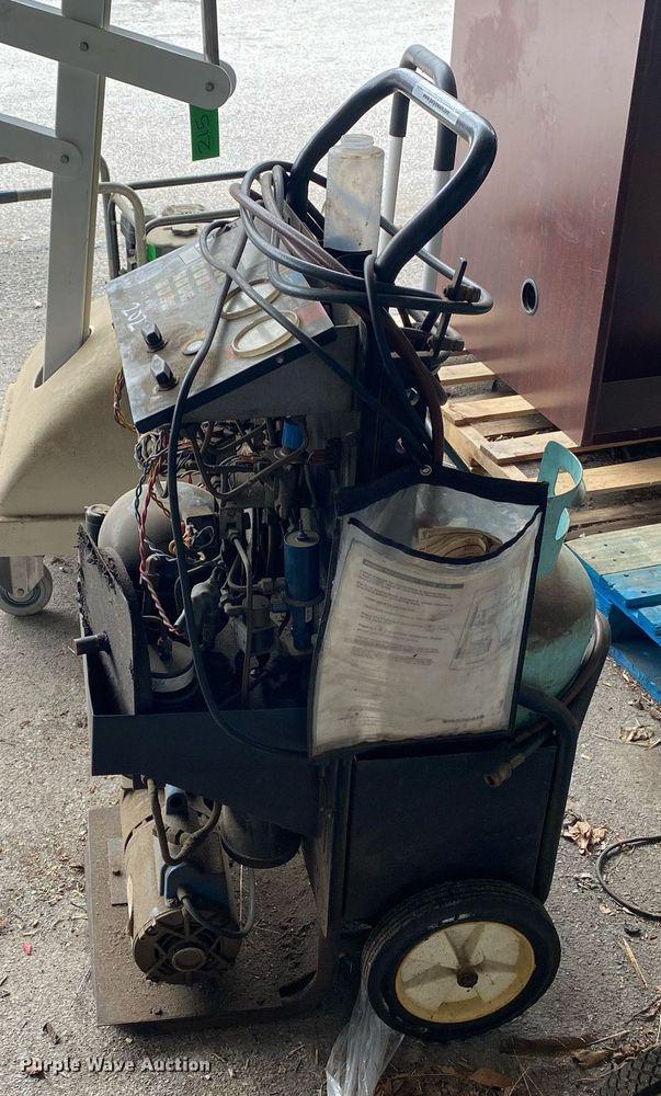 image for item KV9504 Robinair  refrigerant recovery recycling machine