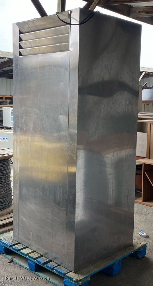 image for item KV9521 Traulsen RR132L-X0028  refrigerator