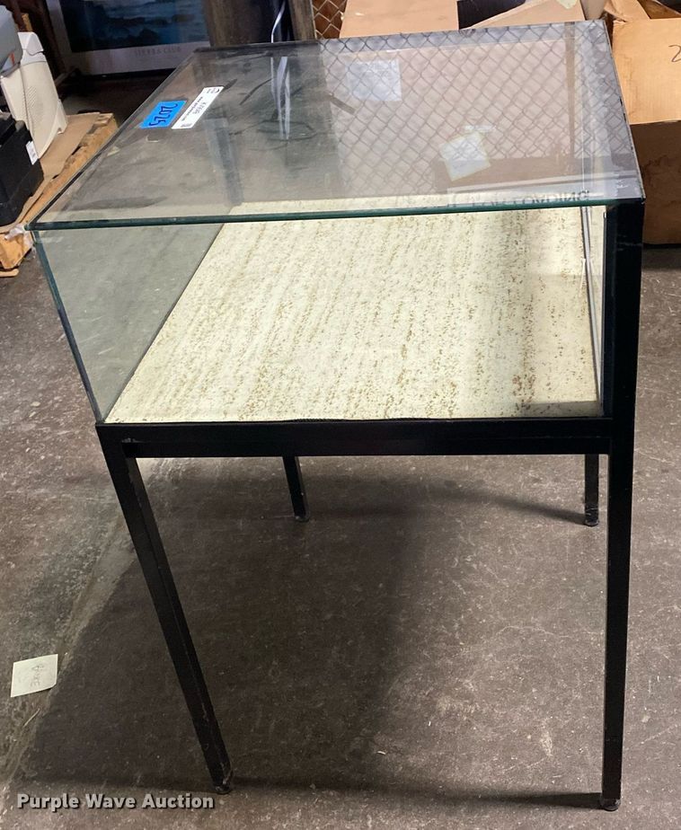 image for item KV9549 Glass display cabinet