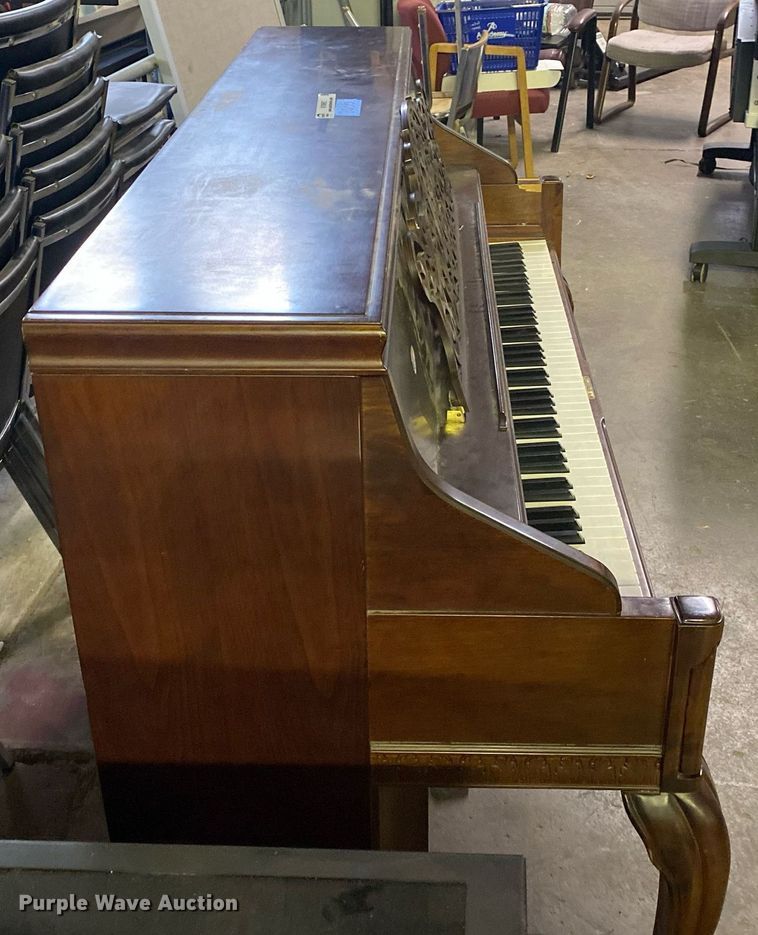 image for item KV9562 Story & Clark  piano