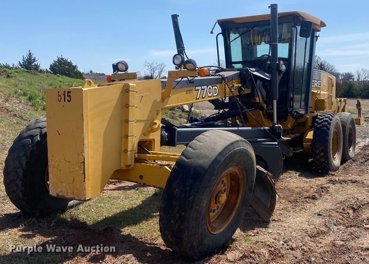 image for item KV9573 2007 John Deere 770D  motor grader