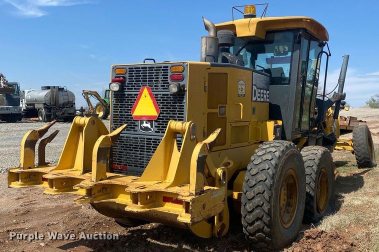 image for item KV9573 2007 John Deere 770D  motor grader