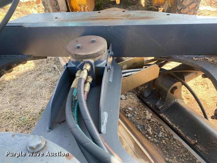 image for item KV9573 2007 John Deere 770D  motor grader