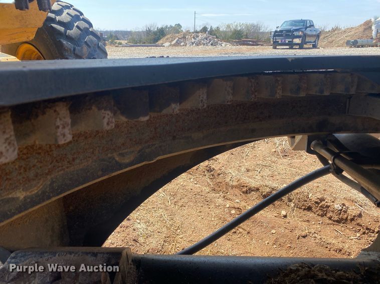 image for item KV9573 2007 John Deere 770D  motor grader