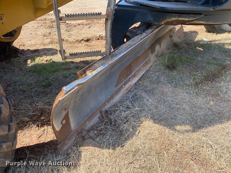 image for item KV9573 2007 John Deere 770D  motor grader