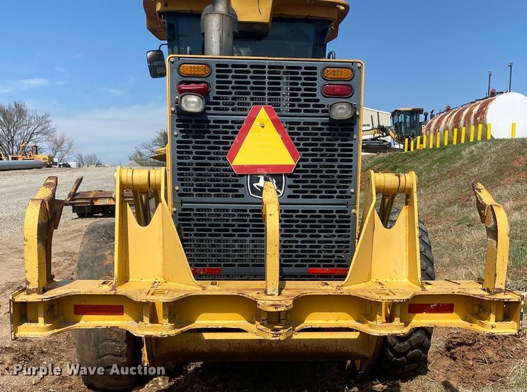 image for item KV9573 2007 John Deere 770D  motor grader