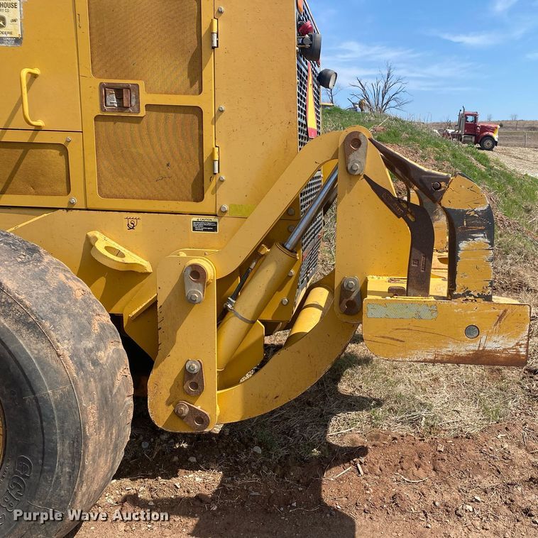 image for item KV9573 2007 John Deere 770D  motor grader