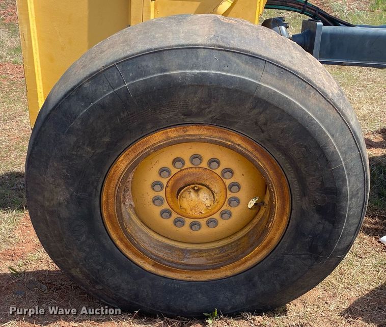 image for item KV9573 2007 John Deere 770D  motor grader