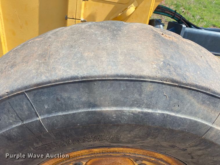 image for item KV9573 2007 John Deere 770D  motor grader