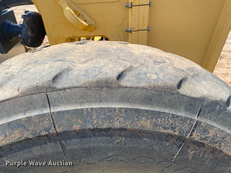 image for item KV9573 2007 John Deere 770D  motor grader