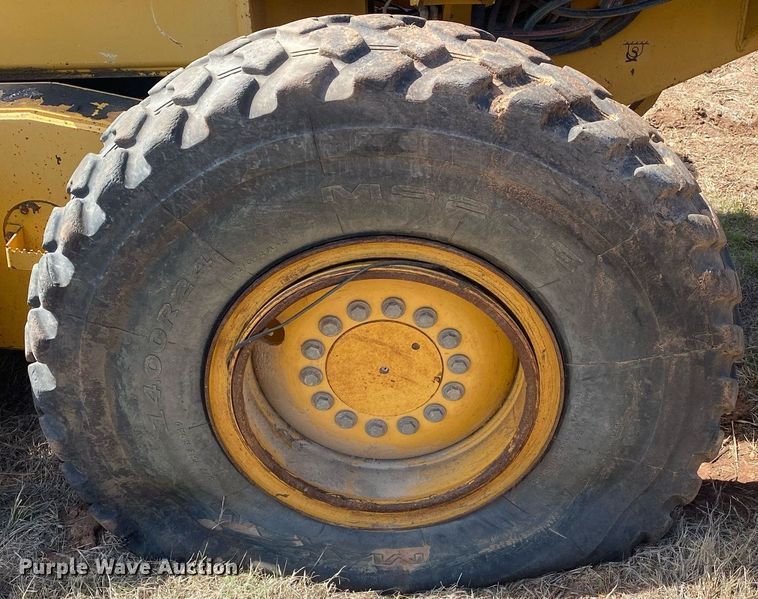 image for item KV9573 2007 John Deere 770D  motor grader