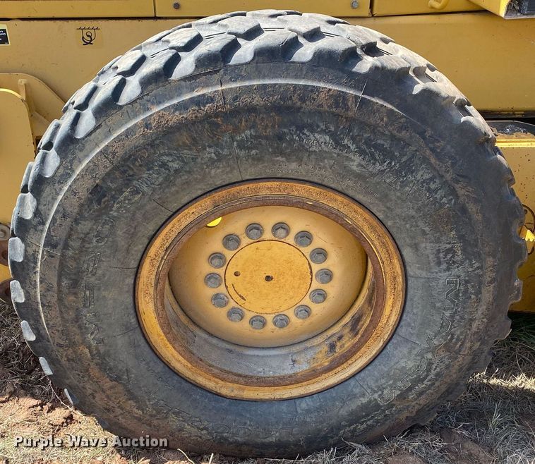 image for item KV9573 2007 John Deere 770D  motor grader