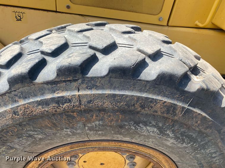 image for item KV9573 2007 John Deere 770D  motor grader