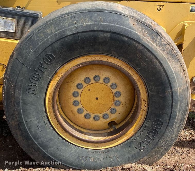 image for item KV9573 2007 John Deere 770D  motor grader