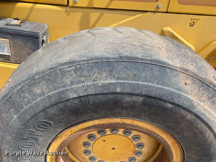 image for item KV9573 2007 John Deere 770D  motor grader