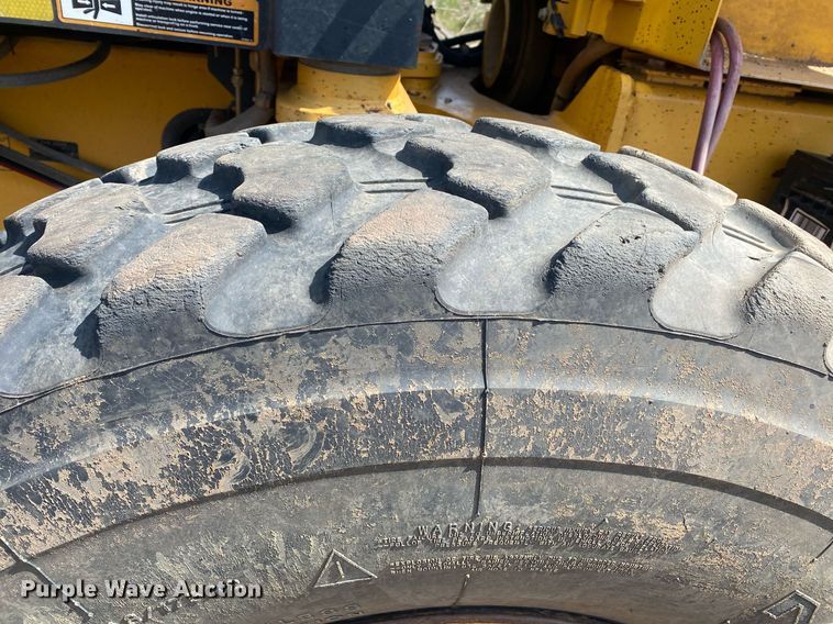 image for item KV9573 2007 John Deere 770D  motor grader