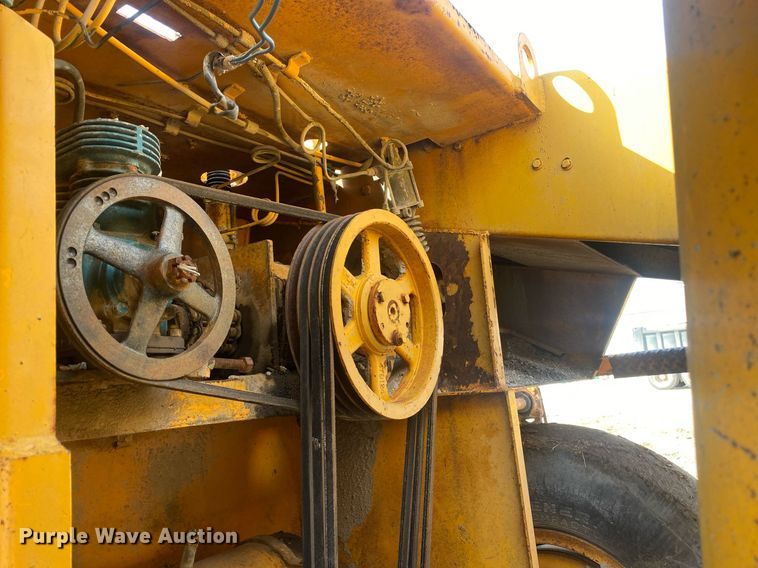 image for item KV9576 Buffalo Springfield K  chip spreader