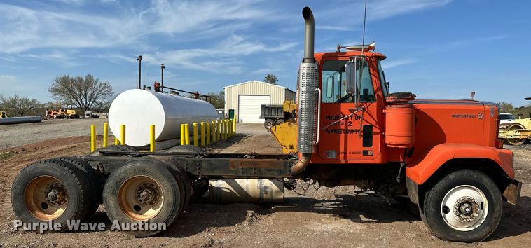 image for item KV9577 1987 GMC General  truck cab and chassis