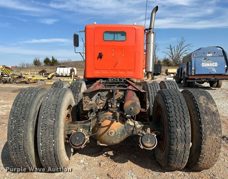 image for item KV9577 1987 GMC General  truck cab and chassis