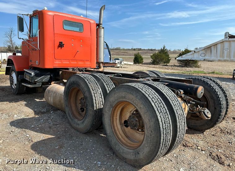 image for item KV9577 1987 GMC General  truck cab and chassis