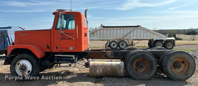 image for item KV9577 1987 GMC General  truck cab and chassis